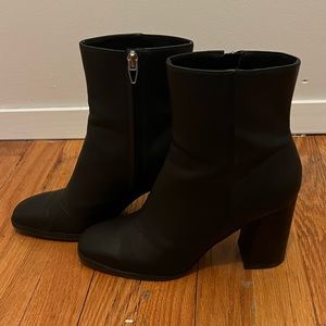 Dolce vita ankle booties!